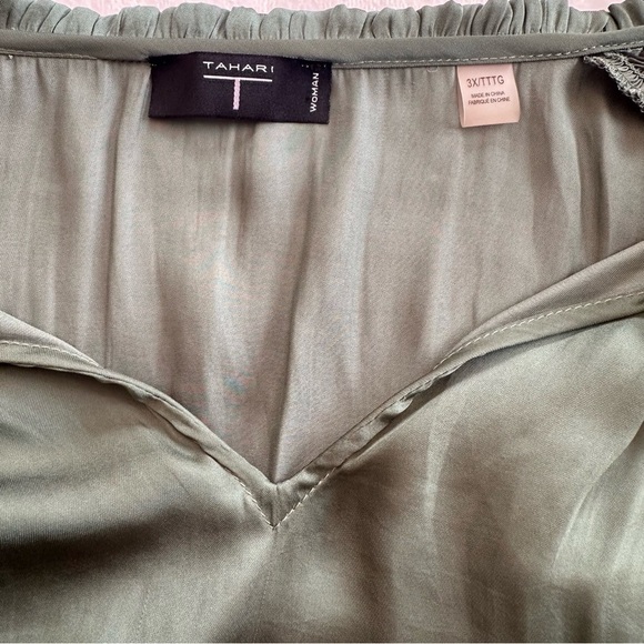 T Tahari Plus Size Green Top - Picture 5 of 10